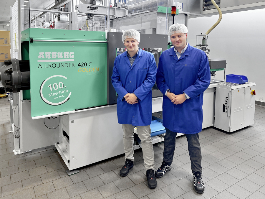 H&K Müller recibe su máquina número 100 de Arburg