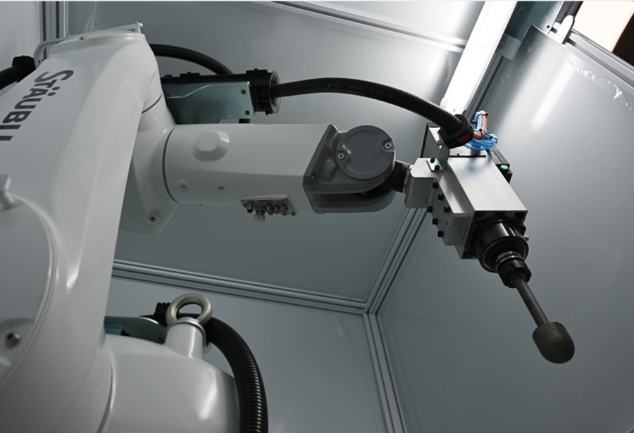 Centro de mecanizado con robot