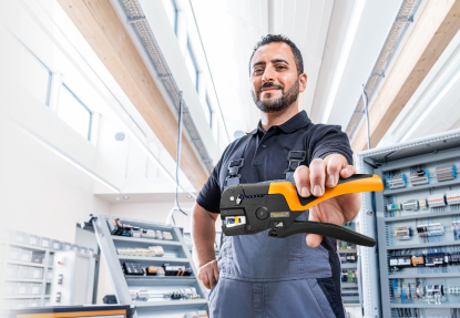 Herramientas de prensado que permiten conectar terminales tubulares y contactos en un instante