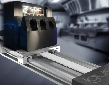 Una startup desarrolla una cocina robotizada con la ayuda de módulos lineales de igus