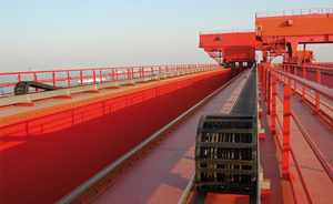 igus suministra cadenas portacables a prueba de tormentas para grúas de un puerto chino