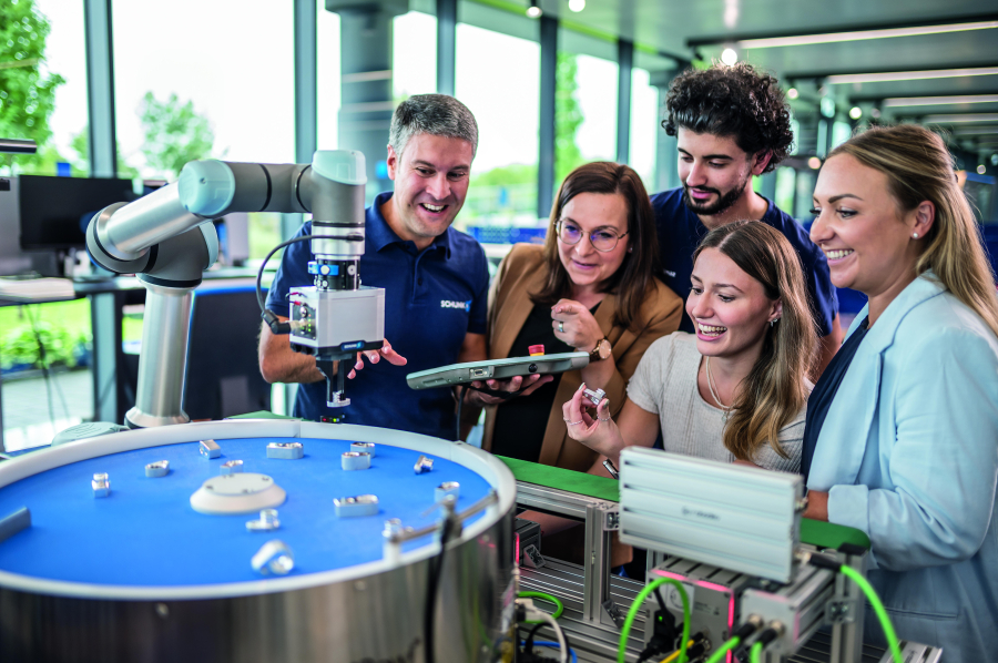 SCHUNK: Hand in hand for tomorrow, Juntos forjamos el progreso