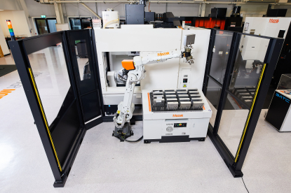 Robot Mill-Assist de RoboJob para centro de mecanizado Mazak