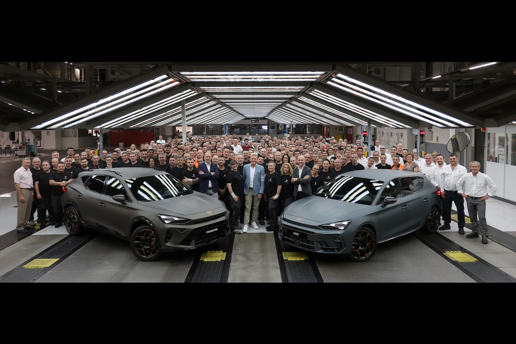Arranca la producción de los nuevos CUPRA Formentor y CUPRA León en Martorell como siguiente paso en la transformación histórica de la fábrica 