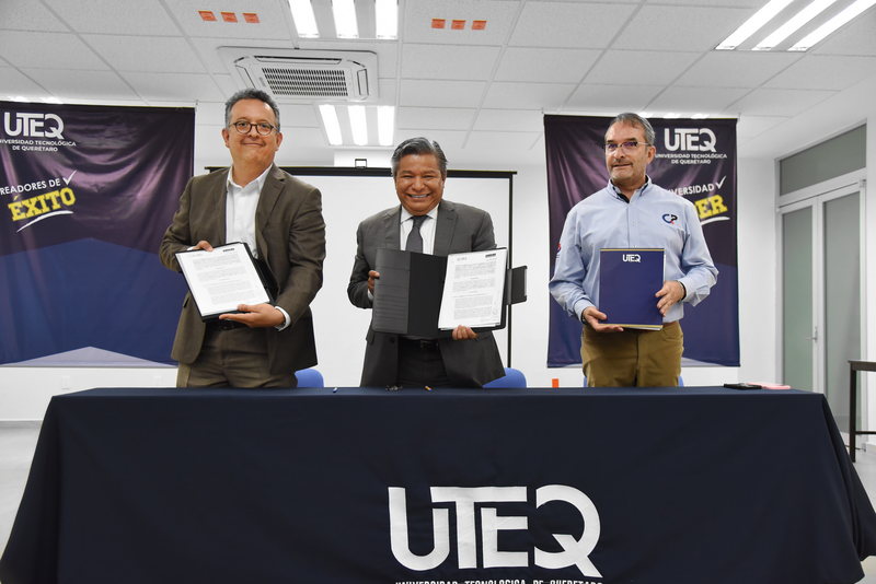 La Universidad Tecnológica de Querétaro (UTEQ) y Arburg México firman un acuerdo 