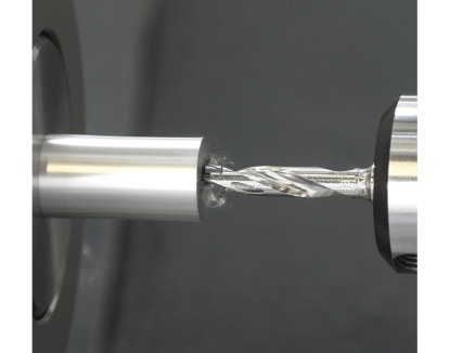 Brocas de cuerpo rígido y duradero con conductos de refrigeración interna