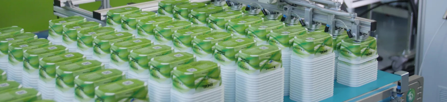 Las máquinas de moldeo de Engel facilitan la producción de tapas, envases para alimentos, cubetas o recipientes de paredes delgadas