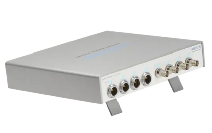 Amplificador de carga diferencial con procesamiento flexible de señales para sensores de alta temperatura