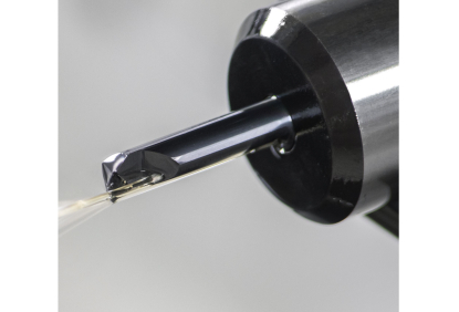 Línea de cuchillas con un mejor suministro de refrigerante