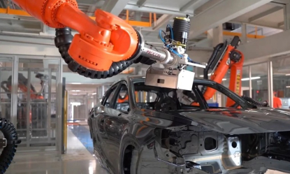 Una célula robotizada de igus y Procon Systems repara defectos de pintura en SEAT