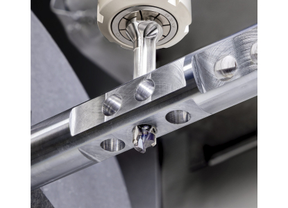 Línea de taladrado con fijación por tornillo