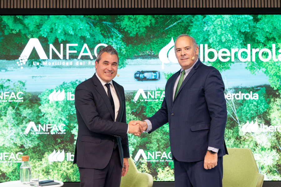 Iberdrola y ANFAC se alían para impulsar la movilidad eléctrica en España