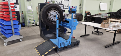 Bear-Machines, premio Vector Green de igus por su máquina de reesculturado de neumáticos