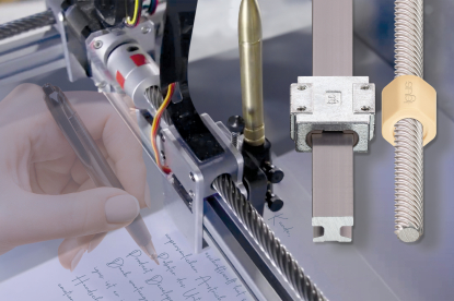 Un robot con componentes de tecnología lineal de igus escribe documentos con caligrafía humana