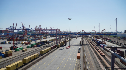 Eurogate usa sistemas de cadenas portacables de igus en la terminal de contenedores de Hamburgo