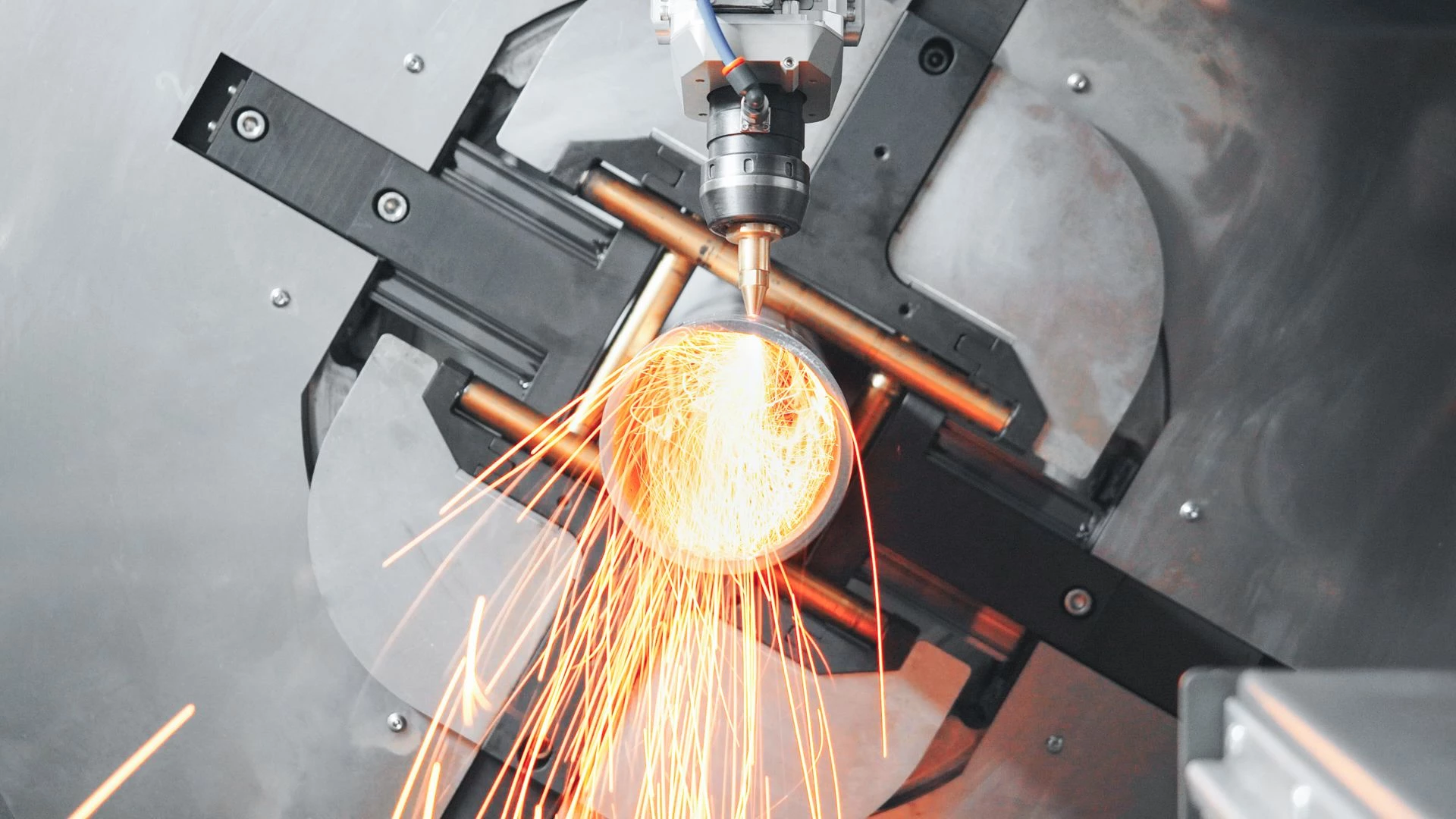 ByTube Star 330 de Bystronic, la máquina de corte láser de tubos más avanzada de su categoría