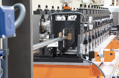 Diper refuerza su propuesta para el almacenaje con perfiladoras a medida para estanterías metálicas