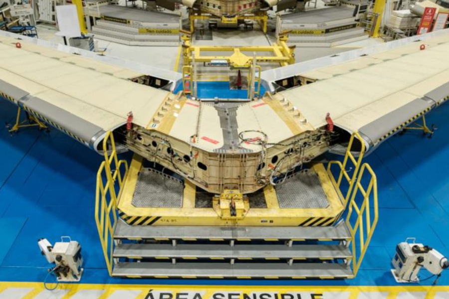 Airbus completa la producción del primer estabilizador horizontal del A350F en España 