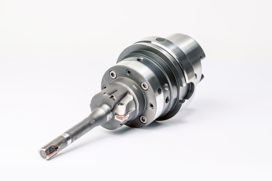 Herramienta de mandrinado de precisión MAPAL en uso en MAN para el montaje de cabezales para el último motor diésel