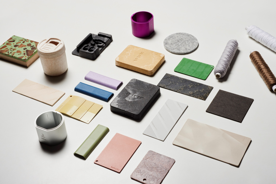 ¿Cómo se transmite el valor de la sostenibilidad a través del color, los materiales y el acabado plástico?