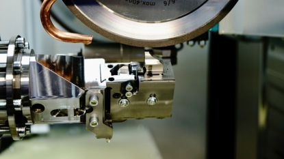 Rectificadora para microherramientas e insertos perfilados con nuevo sistema de sujeción de casete