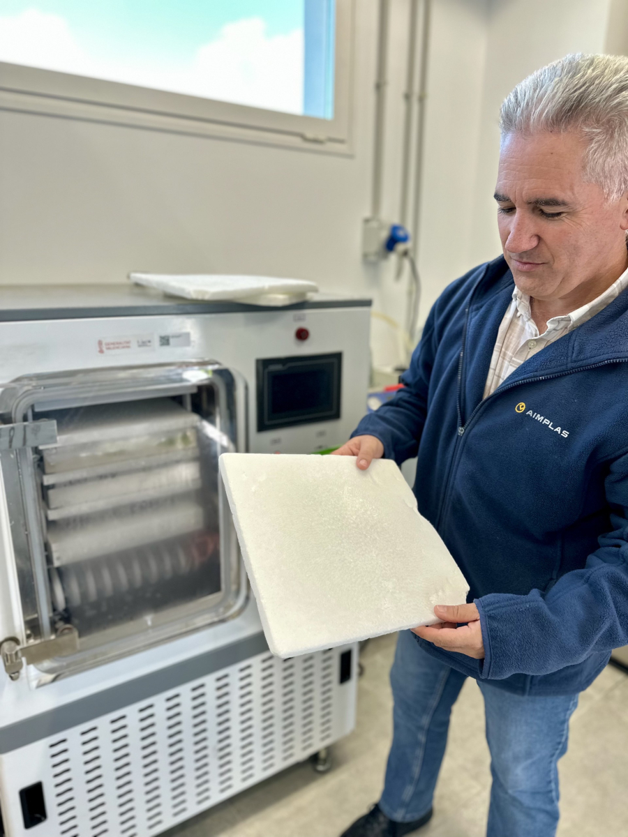 Un proyecto en el que participa Aimplas reutiliza aceite de cocina usado para fabricar detergentes sostenibles de uso doméstico