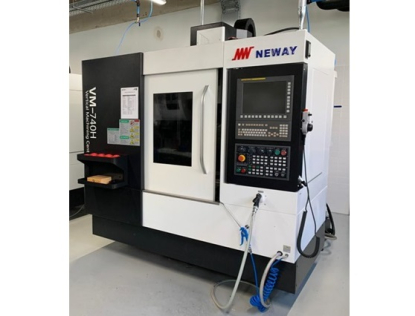 Centro de mecanizado vertical VM740H de Neway