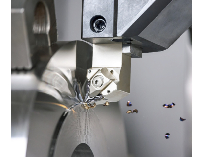 Plaquita con 6 filos de corte de Iscar para torneado multidireccional de alta productividad