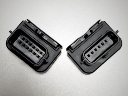 Rauschert establece nuevos estándares en inyección gracias a los robots lineales Wittmann