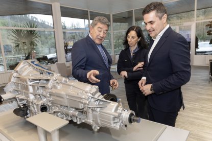 El Gobierno Vasco visitó la planta de Schaeffler en Elgoibar, pionera en digitalización