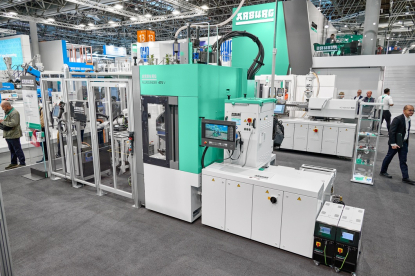 La Allrounder 475 V que Arburg muestra en Fakuma destaca por su espacio reducido y su elevada fuerza de cierre