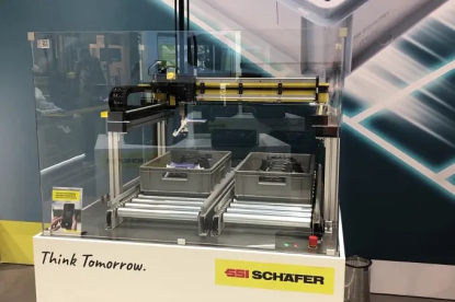 Un robot logístico de igus apoya la preparación del montaje de SSI Schäfer